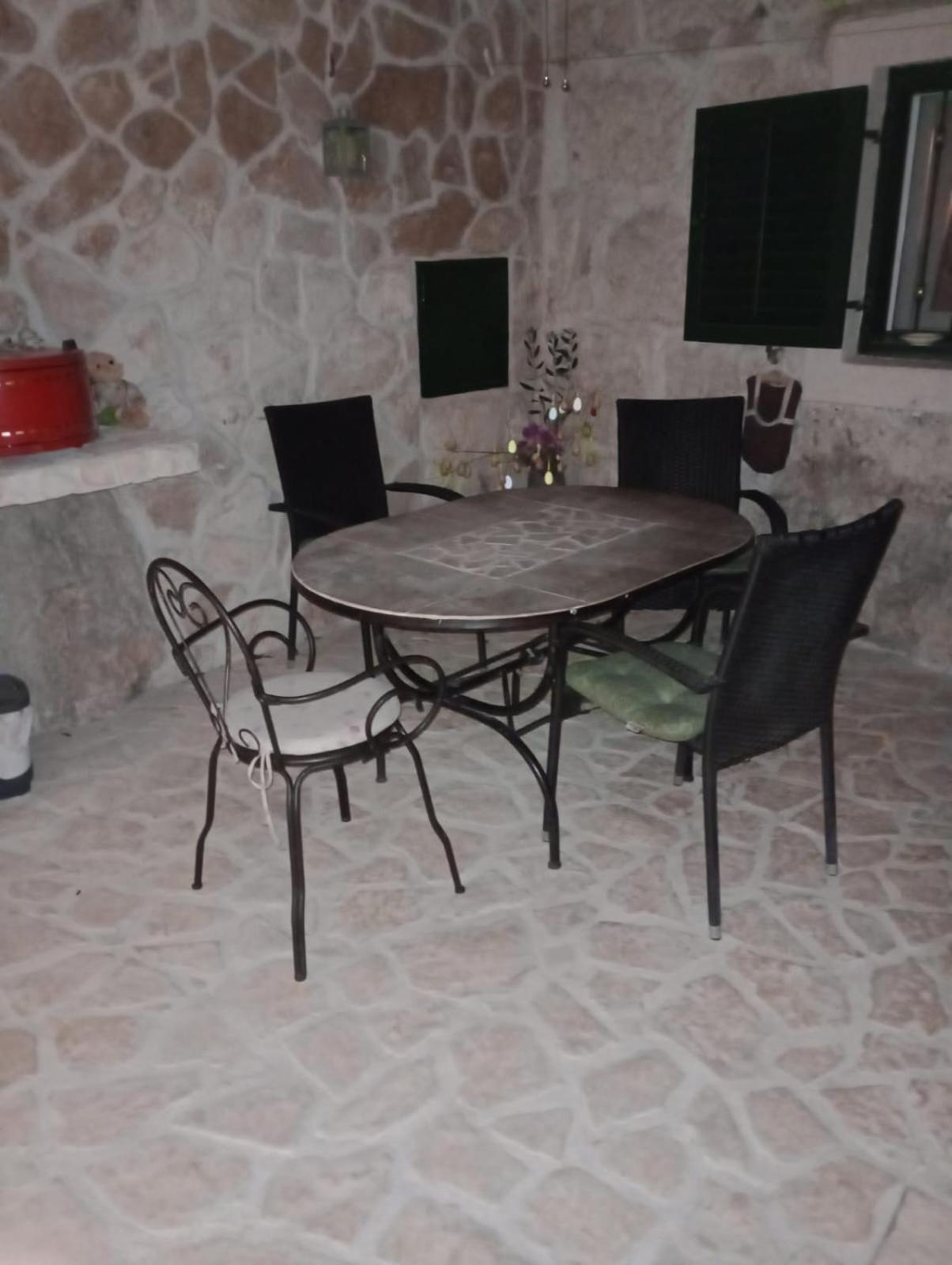 Apartment Antica With Yard & Bbq Split Room photo