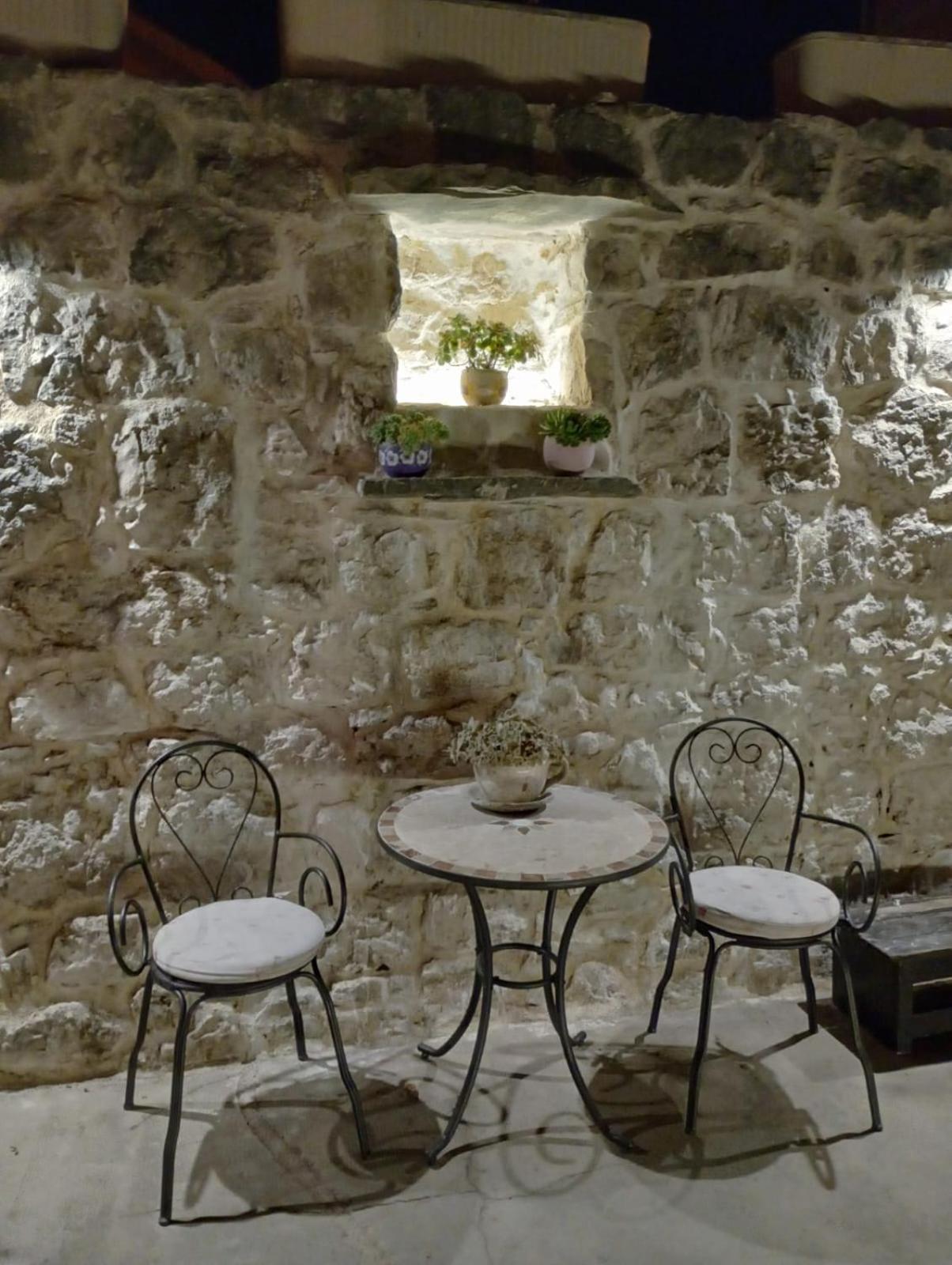 Apartment Antica With Yard & Bbq Split Room photo
